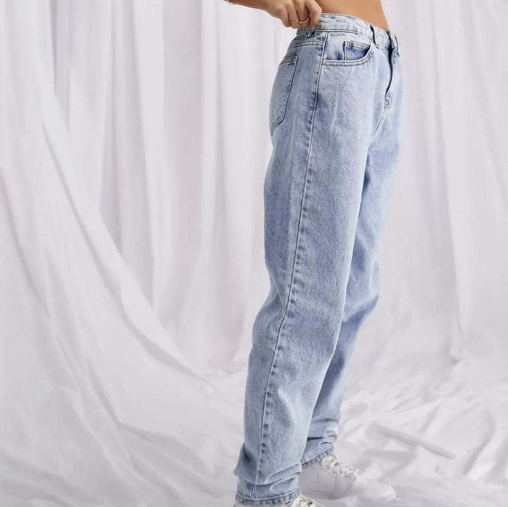 ASOS DESIGN mid rise 90s straight leg jeans in vintage light wash